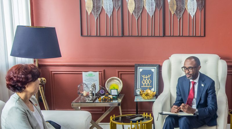 Le Ministre des Finances, du Budget et de l’Economie Numérique reçoit l’Ambassadeur de chine au Burundi.